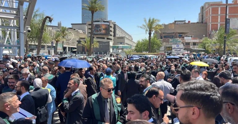 محامون-يحتجون-أمام-دائرة-تسجيل-الشركات-وسط-بغداد