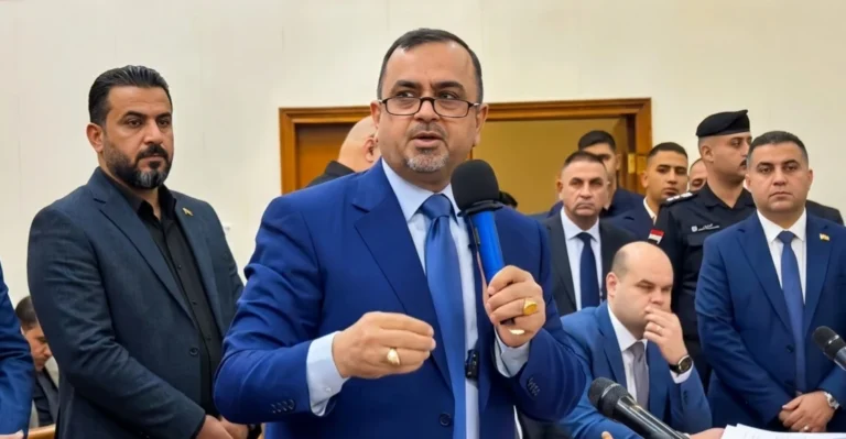 “فلوس-ماكو”.-وزير-عراقي:-الحكومة-لا-تفكر-إلا-بتأمين-الرواتب-(فيديو)