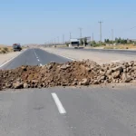 كركوك.-مقاول-يغلق-طريقاً-احتجاجاً-على-تأخر-مستحقاته-والسلطات-تتحرك-أمنياً-(فيديو)