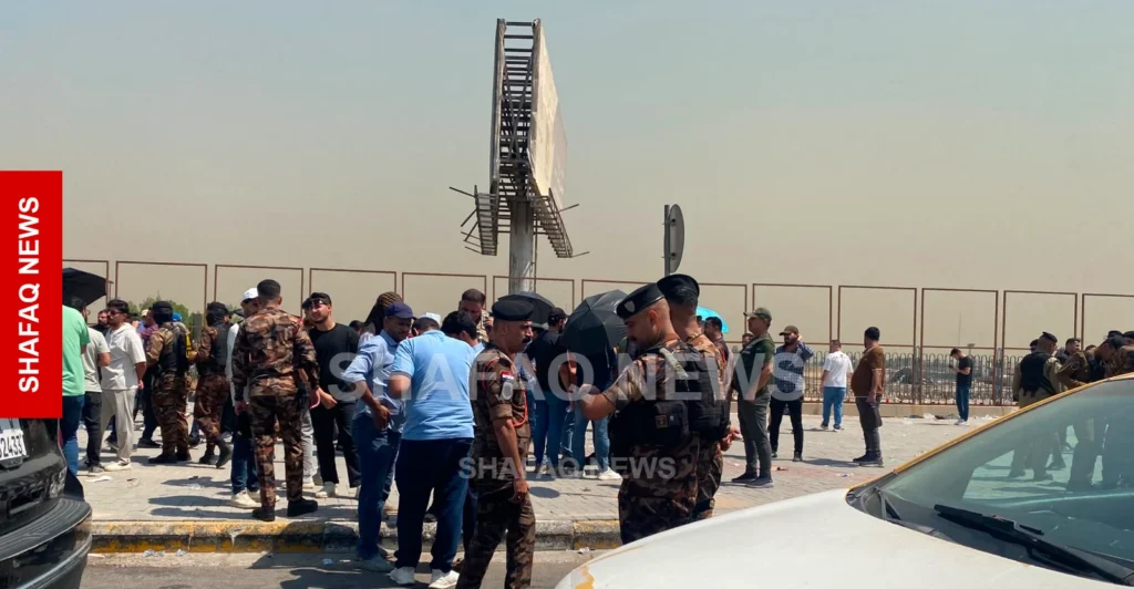 “أنهوا-ملفنا”.-موظفو-عقود-النفط-يتظاهرون-أمام-الوزارة-للمطالبة-بالتثبيت