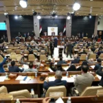 رفع-سعر-الدولار-يشعل-البرلمان.-جلسة-خاصة-غداً-لاستضافة-المالية-والمركزي