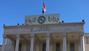 الدفاع-تلزم-منتسبيها-بالحصول-على-موافقة-مسبقة-لمراجعة-السفارات