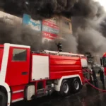 بغداد.-حريق-يلتهم-بناية-لبيع-أدوات-السيارات-في-الطالبية
