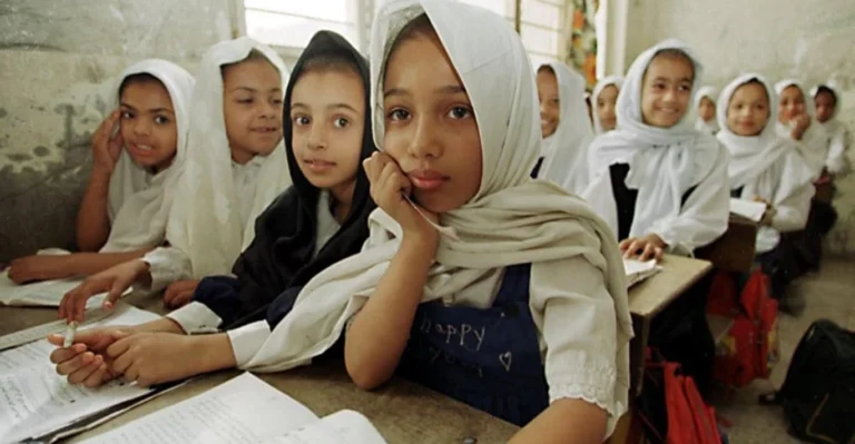 التربية-العراقية-ترفض-تقييد-ارتداء-الحجاب-وتؤكد-حرية-الملبس-والمظهر