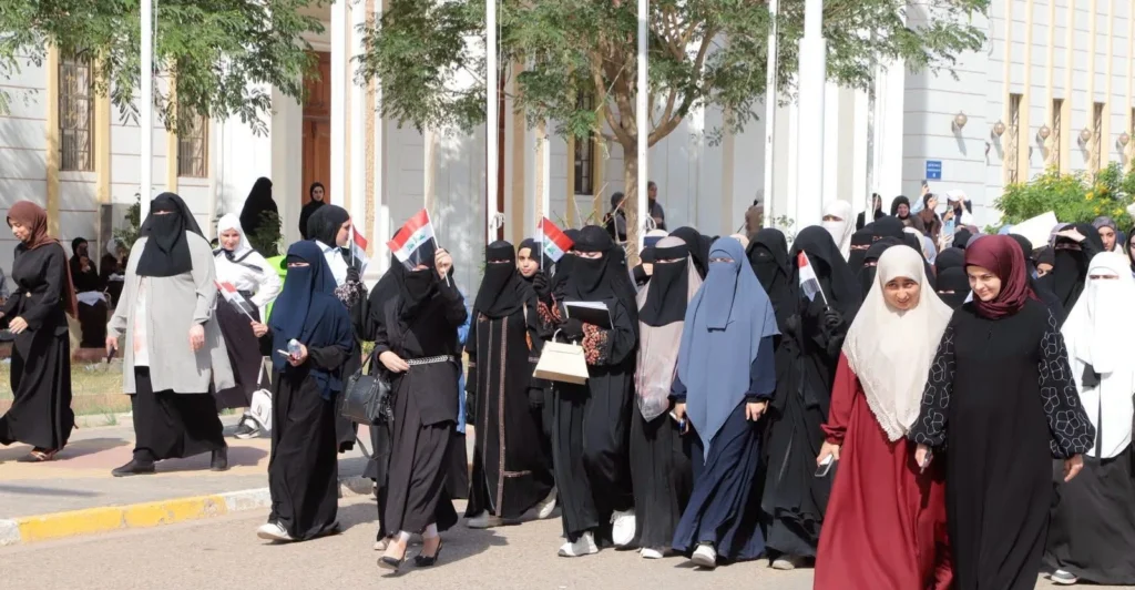 جامعة-الأنبار-تنظم-وقفة-احتجاجية-رفضاً-لقرار-حظر-الحجاب-في-المؤسسات-التعليمية-بأذربيجان