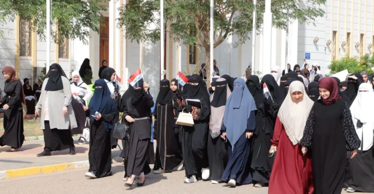 جامعة-الأنبار-تنظم-وقفة-احتجاجية-رفضاً-لقرار-حظر-الحجاب-في-المؤسسات-التعليمية-بأذربيجان