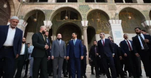 الزيدي-يتبرع-بـ10-ملايين-دولار-لتأهيل-مرقد-السيدة-زينب-والجامع-الأموي-في-دمشق